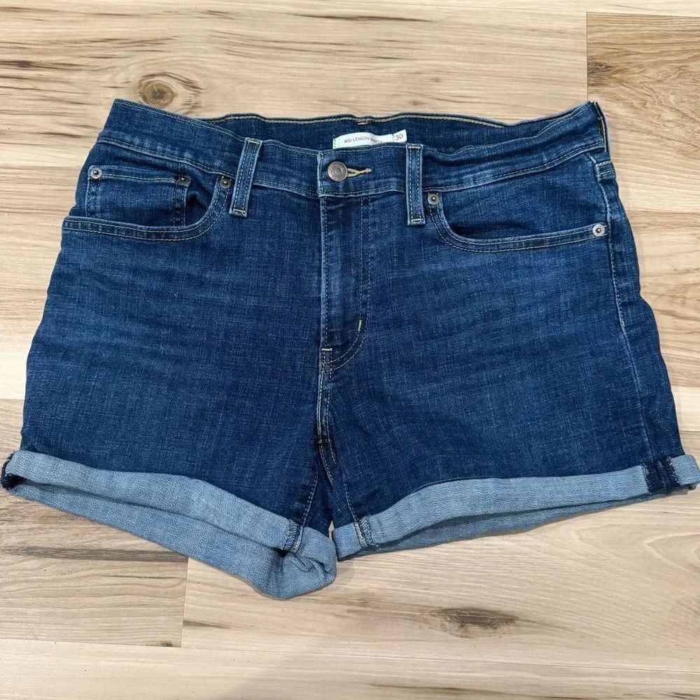 Levi’s Cutoff Mid Length Denim Shorts Women’s 30
